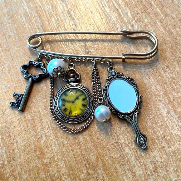 Jewelry - Vintage Mirror/Watch/Key Brooch- Bronze